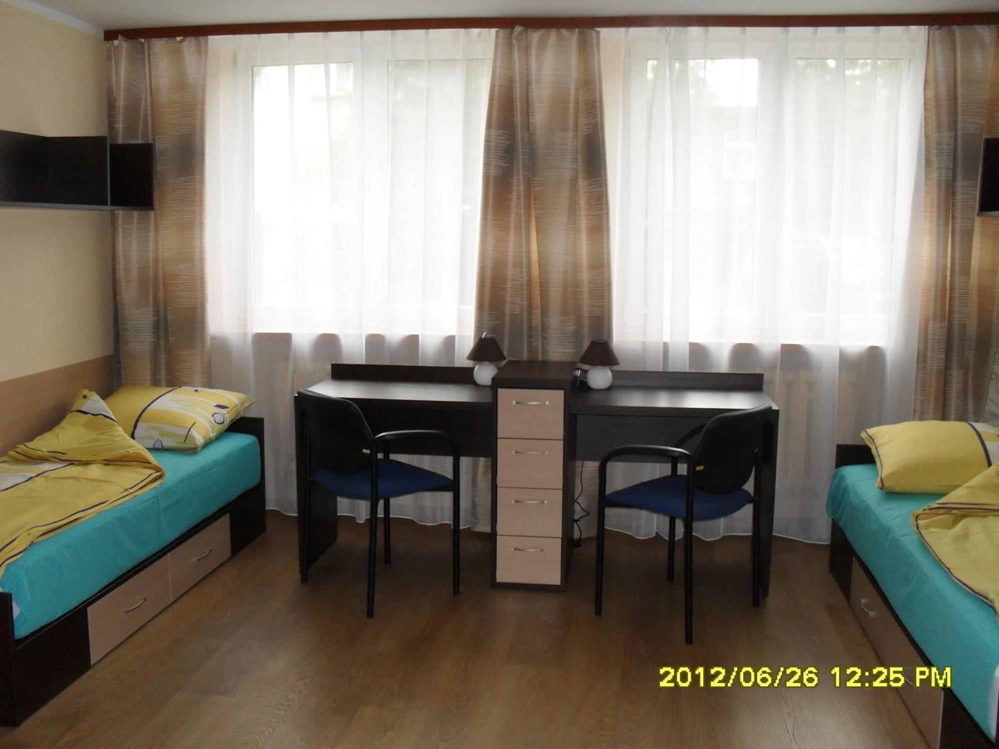 Dom Studencki Atol Hostel คราคูฟ ภายนอก รูปภาพ