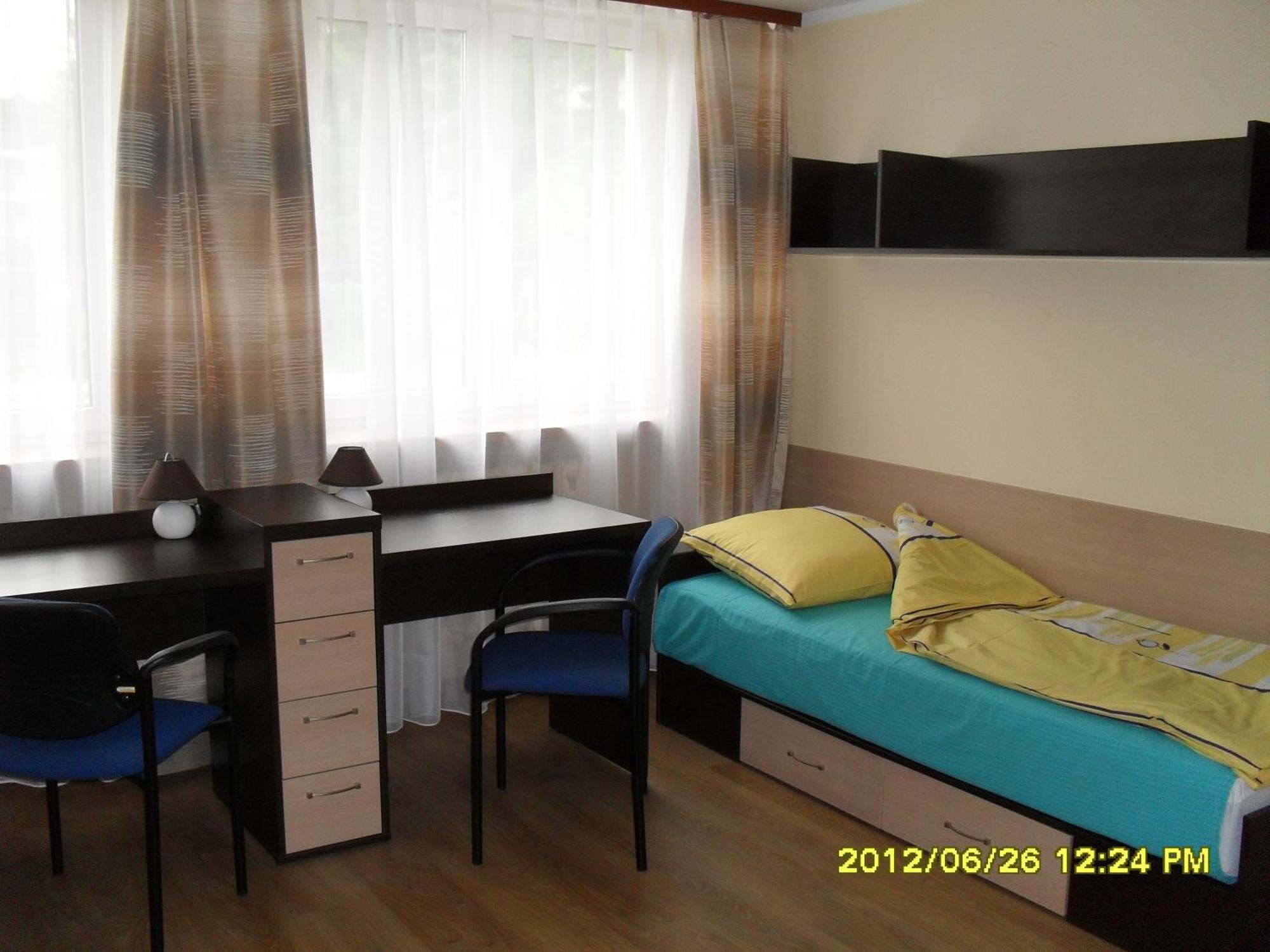 Dom Studencki Atol Hostel คราคูฟ ภายนอก รูปภาพ