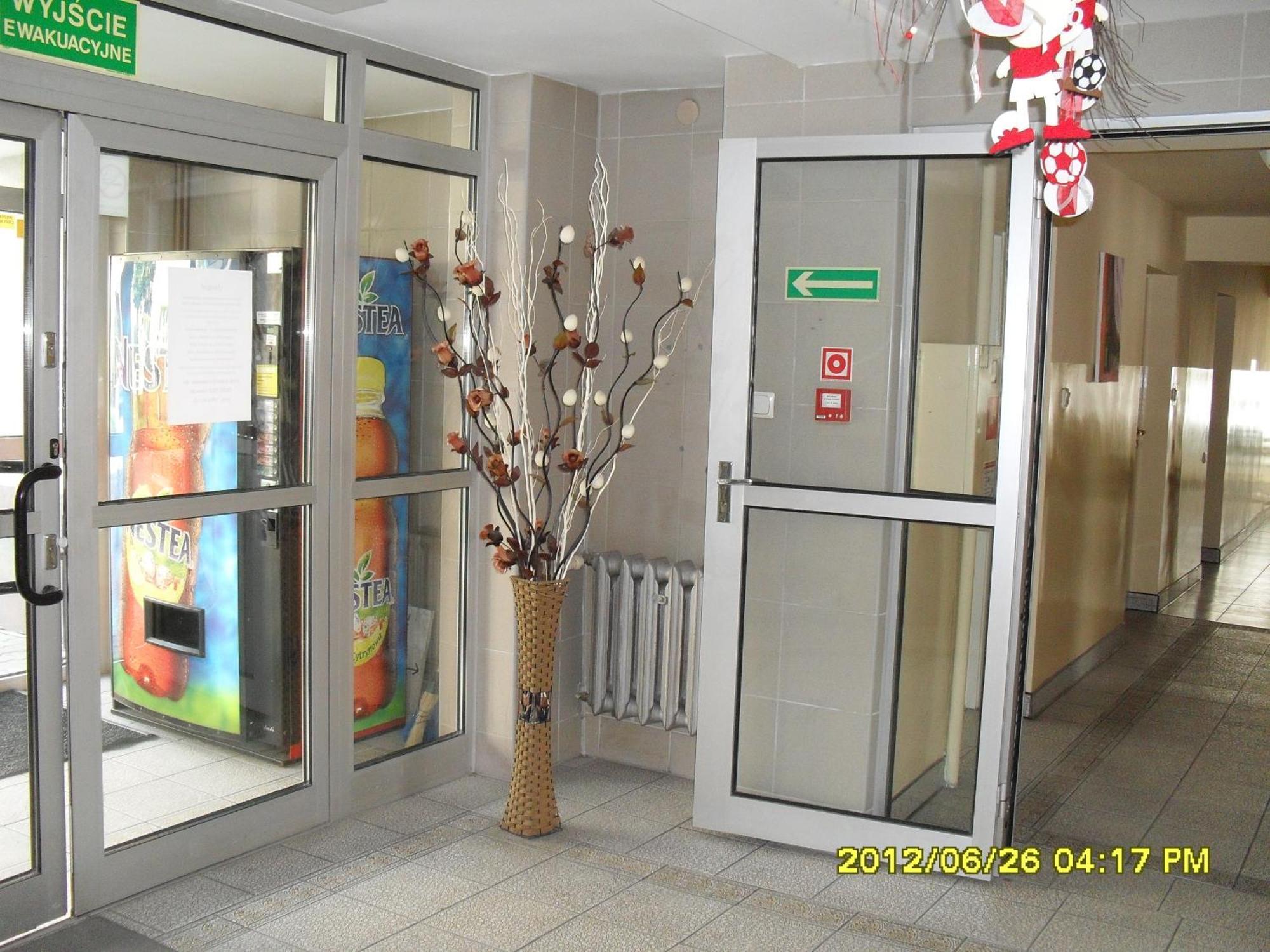 Dom Studencki Atol Hostel คราคูฟ ภายนอก รูปภาพ