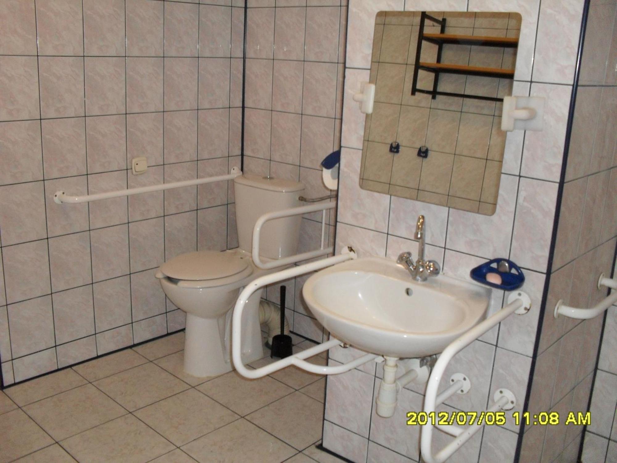 Dom Studencki Atol Hostel คราคูฟ ภายนอก รูปภาพ