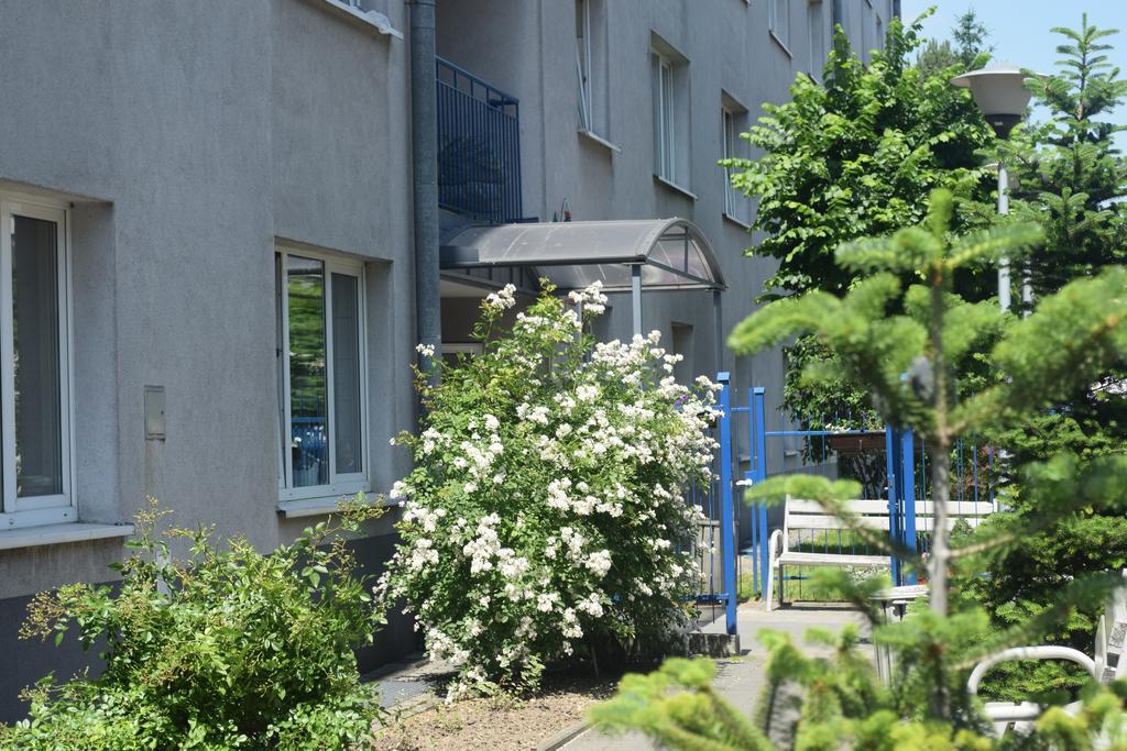Dom Studencki Atol Hostel คราคูฟ ภายนอก รูปภาพ