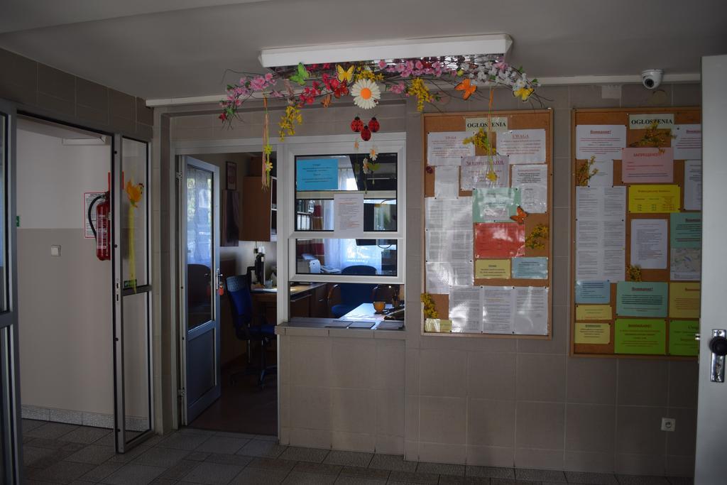 Dom Studencki Atol Hostel คราคูฟ ภายนอก รูปภาพ