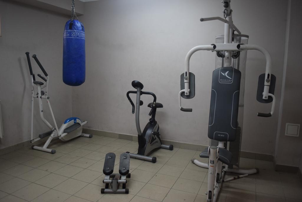 Dom Studencki Atol Hostel คราคูฟ ภายนอก รูปภาพ
