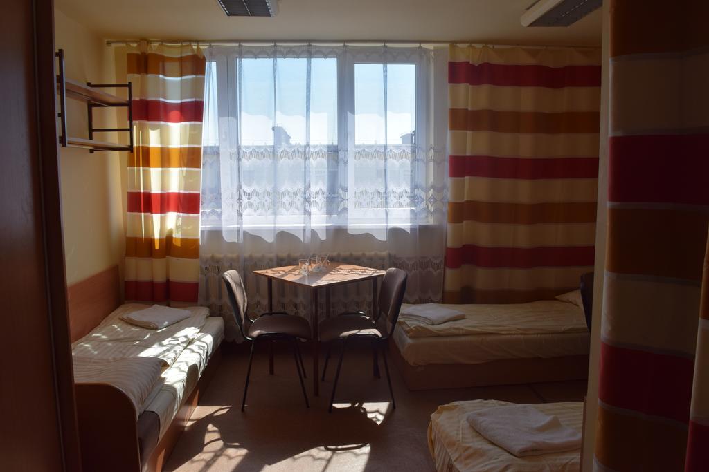 Dom Studencki Atol Hostel คราคูฟ ภายนอก รูปภาพ