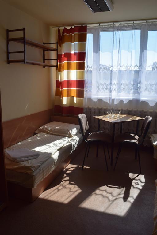 Dom Studencki Atol Hostel คราคูฟ ภายนอก รูปภาพ